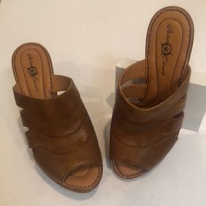 Born Crown Tan Brush leather sandals Dayna sz 7
